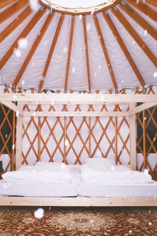 The Yurts At Margo'S Garden, Kiroro Hotell Akaigawa Exteriör bild