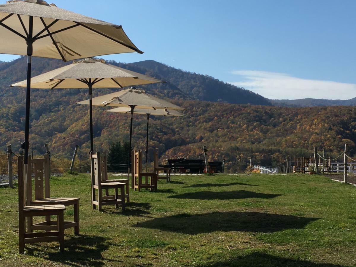 The Yurts At Margo'S Garden, Kiroro Hotell Akaigawa Exteriör bild