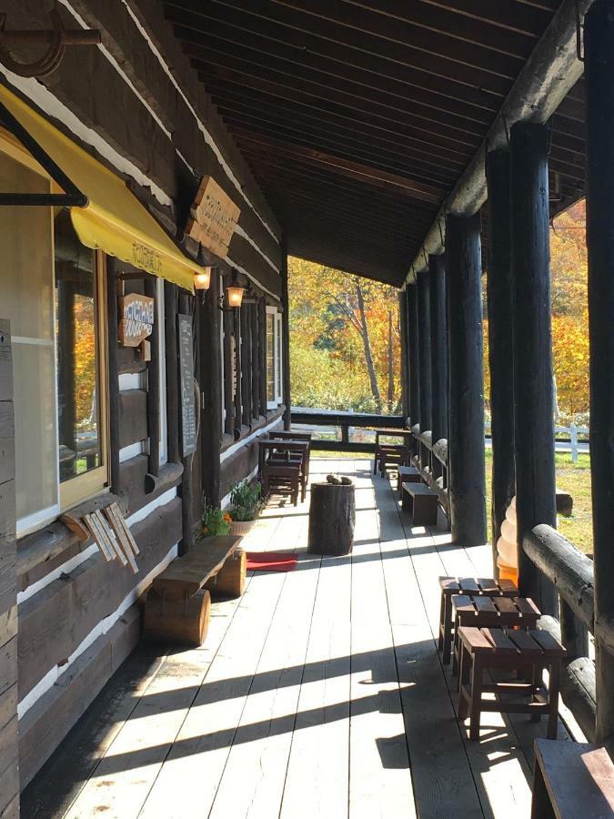 The Yurts At Margo'S Garden, Kiroro Hotell Akaigawa Exteriör bild