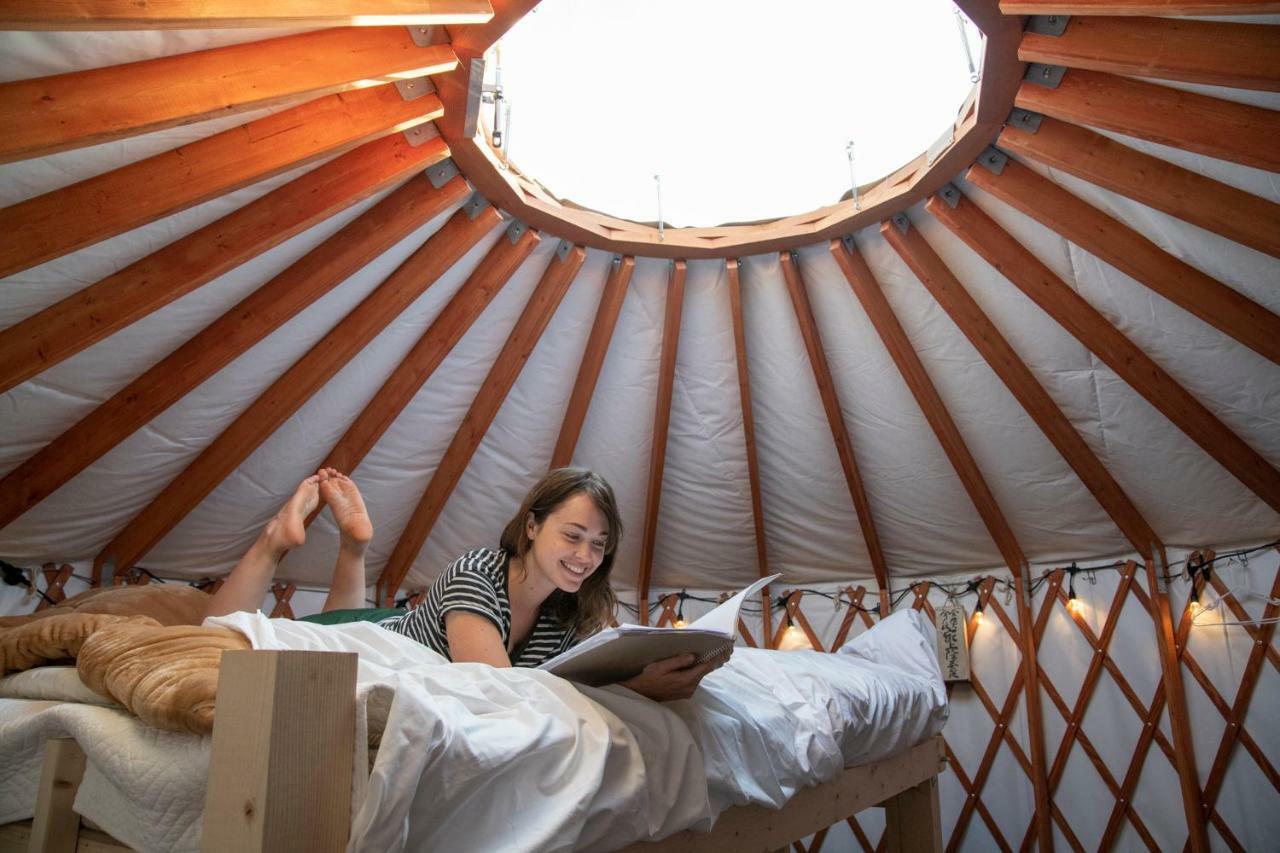 The Yurts At Margo'S Garden, Kiroro Hotell Akaigawa Exteriör bild