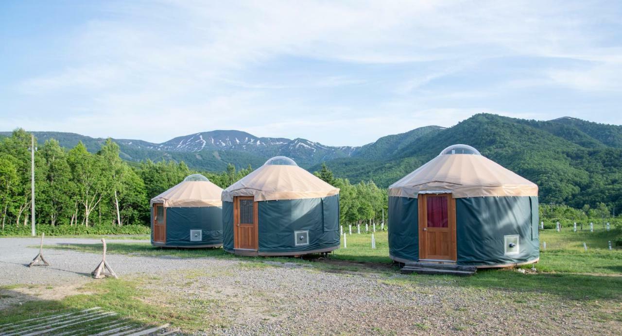 The Yurts At Margo'S Garden, Kiroro Hotell Akaigawa Exteriör bild