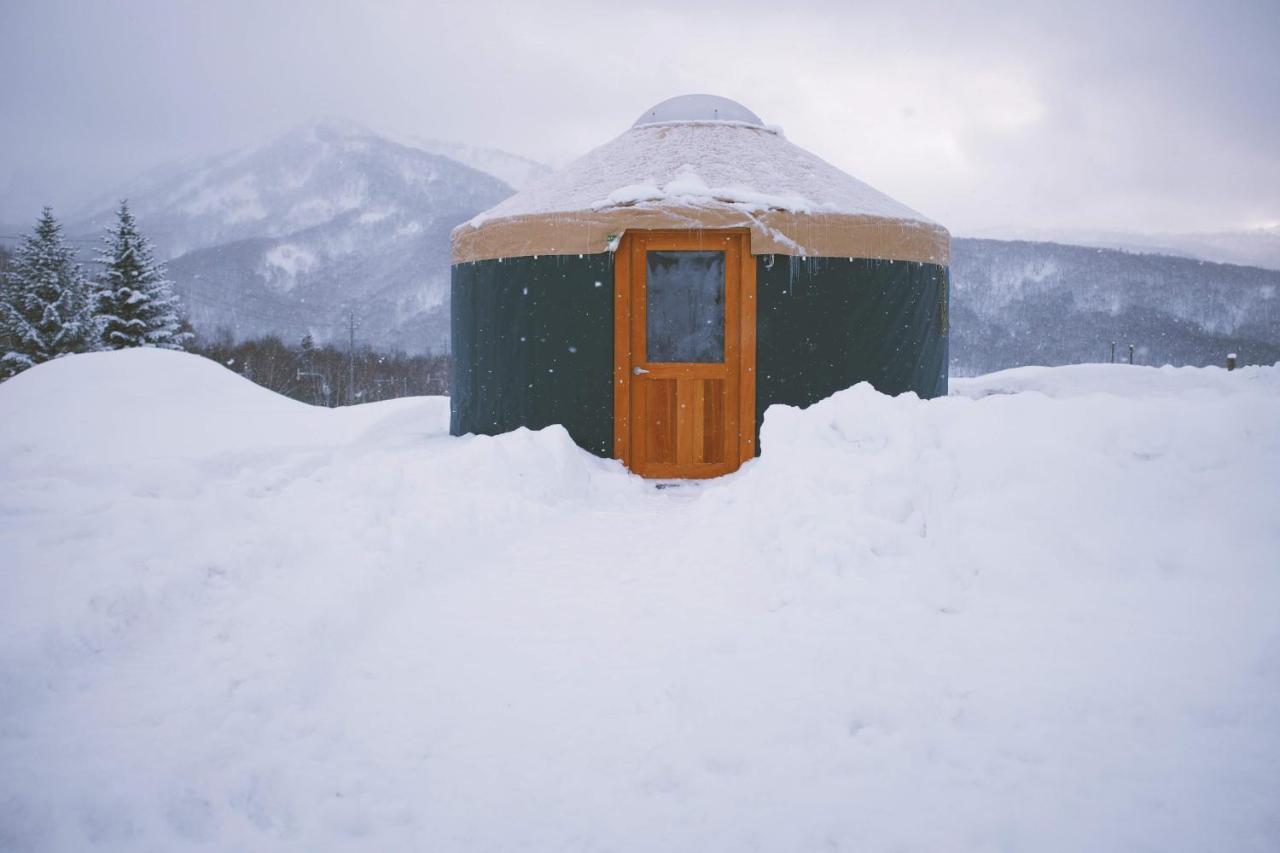 The Yurts At Margo'S Garden, Kiroro Hotell Akaigawa Exteriör bild