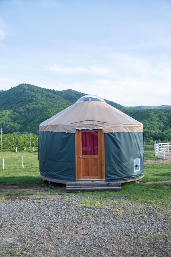 The Yurts At Margo'S Garden, Kiroro Hotell Akaigawa Exteriör bild